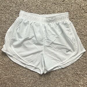 Women’s XS White Nike Shorts!